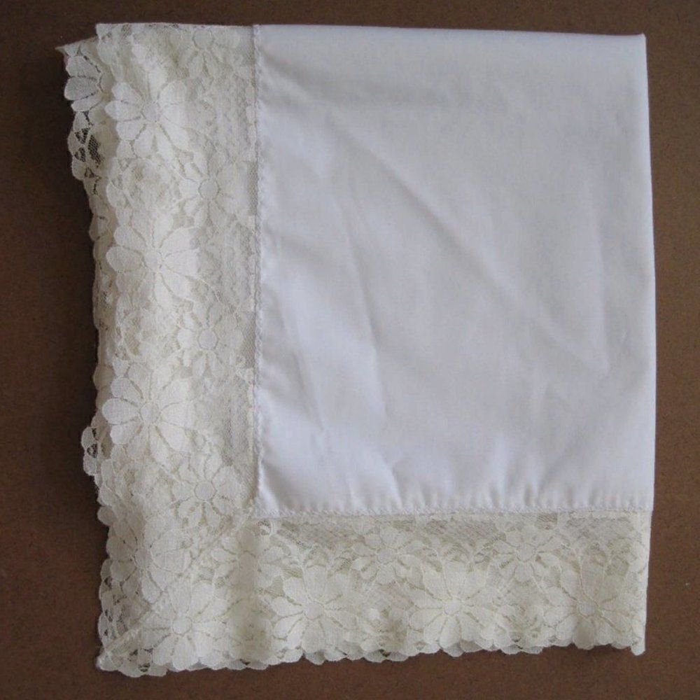 Tablecloth Flowers Cottage White Lace Trim 48x50"